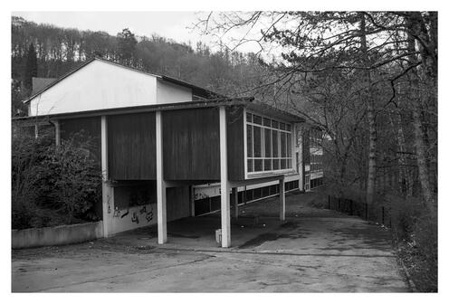 Pausenhalle und Schülereingang